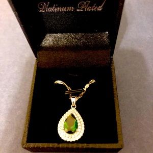 Woman Green Teardrop Necklace